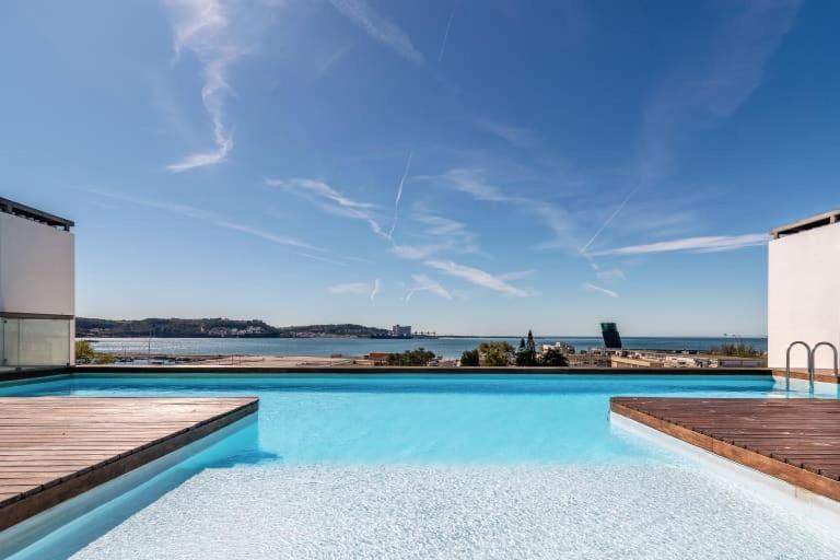 Apartament Guestready - Alges Apt With Stunning Rooftop Pool Zewnętrze zdjęcie
