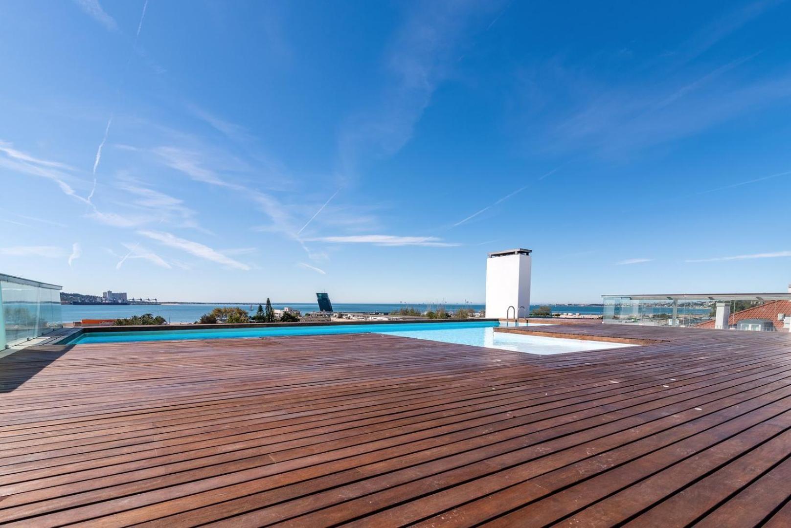 Apartament Guestready - Alges Apt With Stunning Rooftop Pool Zewnętrze zdjęcie