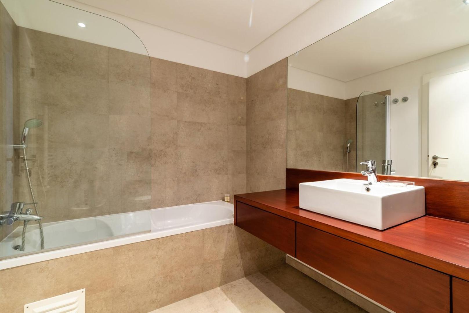 Apartament Guestready - Alges Apt With Stunning Rooftop Pool Zewnętrze zdjęcie