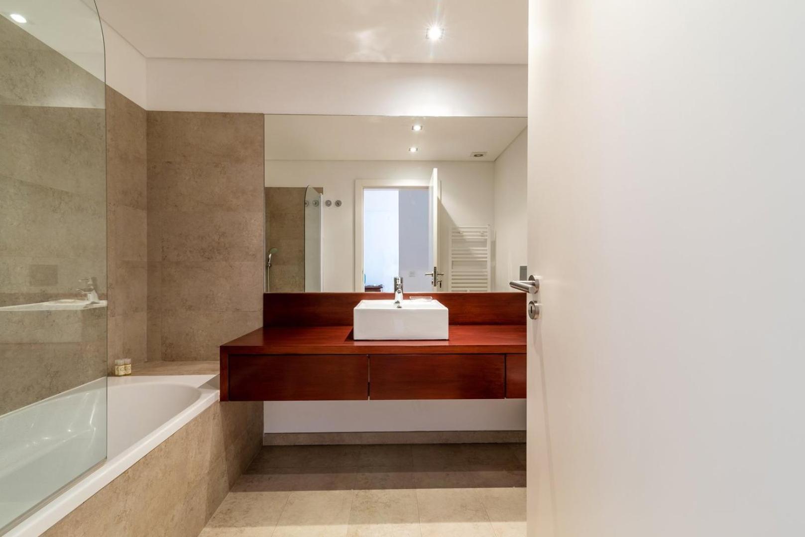 Apartament Guestready - Alges Apt With Stunning Rooftop Pool Zewnętrze zdjęcie